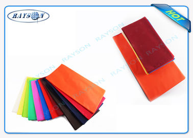 Imballaggio non tessuto differente di taglio della tovaglia di grammo di colore differente messo nel cartone